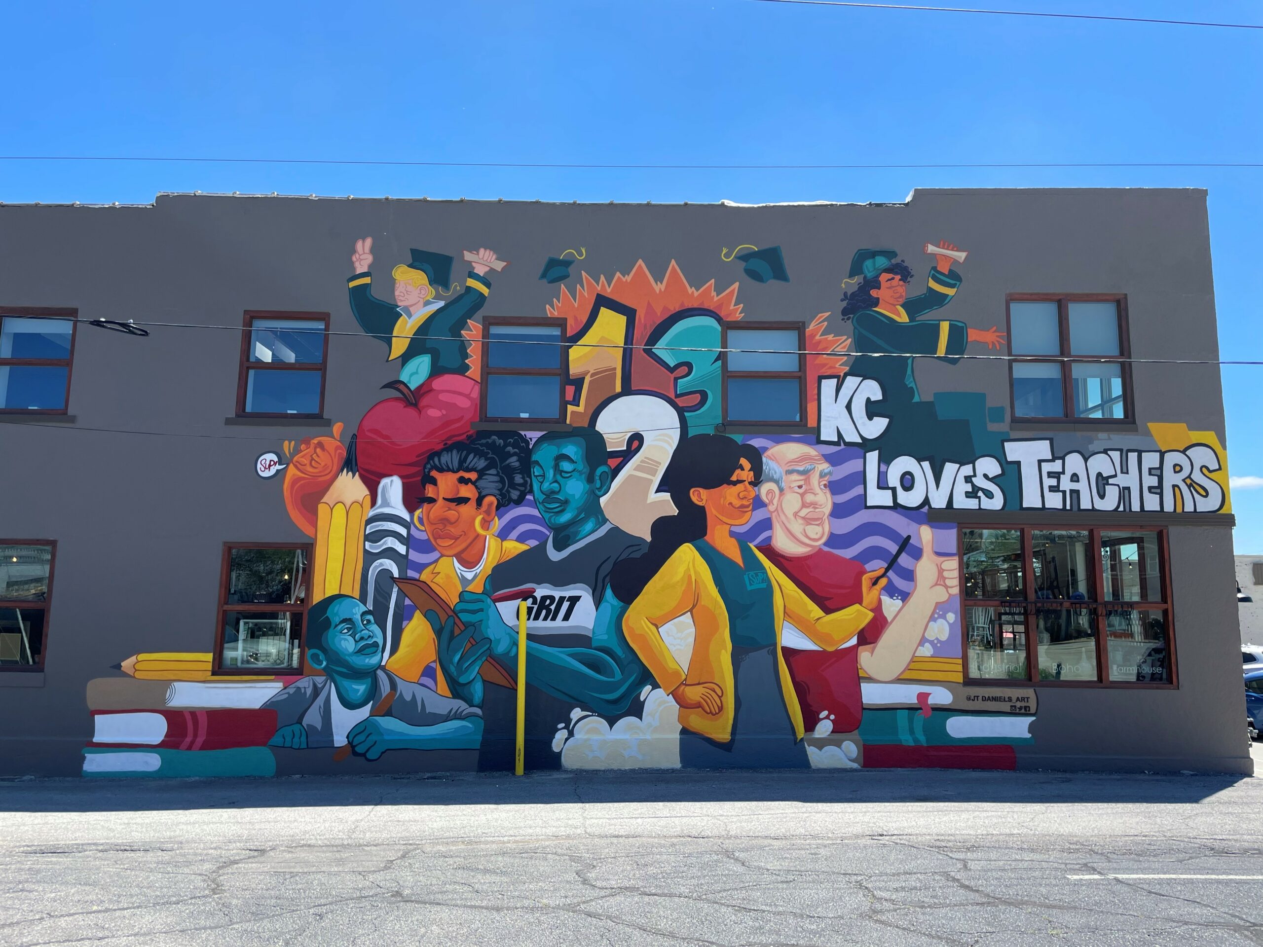 NEW MIDTOWN MURAL HONORS KC TEACHERS