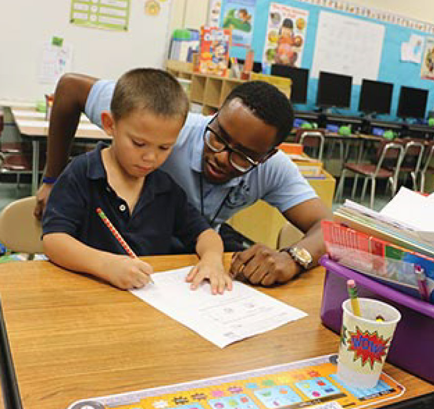 SchoolSmartKC Teacher helping student